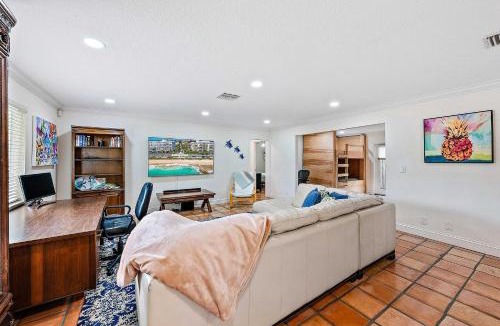 Parrot Cove House | 1 Mi to Shore: Pet-Friendly Lake Worth Beach Home!