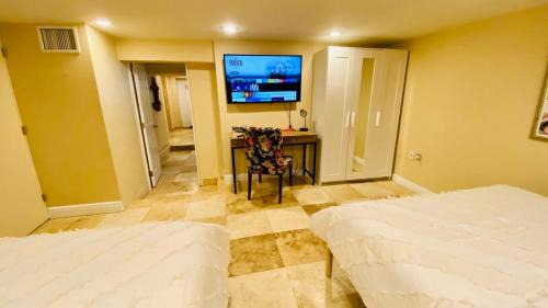 East Little Havana House | 1 Mile From Jackson Um Hospital Mins 2 Miami Beach