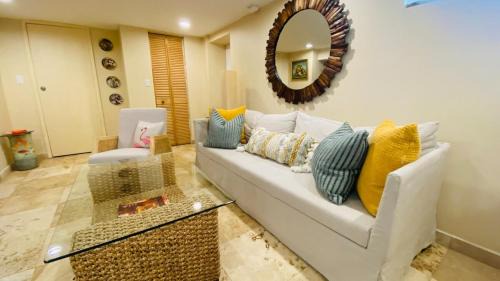 East Little Havana House | 1 Mile From Jackson Um Hospital Mins 2 Miami Beach