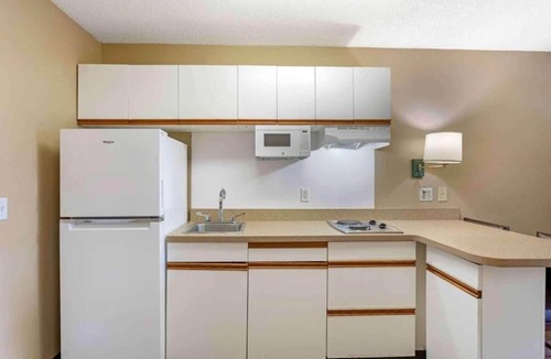 Memphis Apartment | 1 Queen Bed | ADA/RI Shower/Smoking/Kitchen