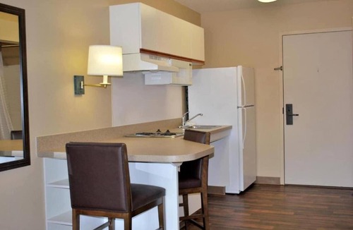 Memphis Apartment | 1 Queen Bed | ADA/RI Shower/Smoking/Kitchen