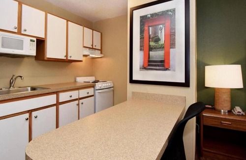 Mishawaka Apartment | 1 Queen Bed | Non-Smoking, Kitchen