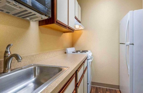 Florence Apartment | 1 Queen Bed | Suite, Non-Smoking, Kitchen