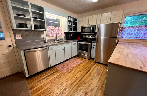 Bryson City Cottage | *10% Discount off weekdays through Dec 23- New Reservations Only*