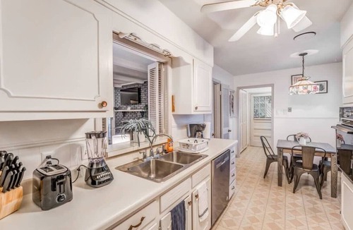 Memphis House | 10 from U of Memphis & Airport- Pinecrest Perch