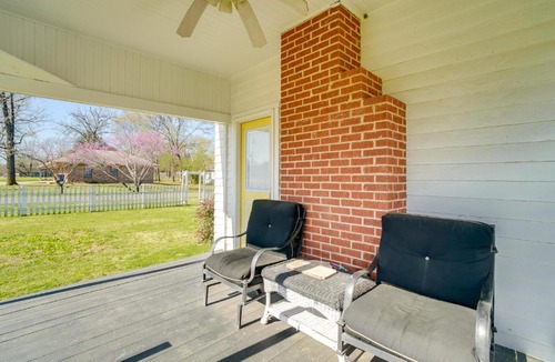 Vivian House | 10 Mi to Caddo Lake: Charming Cottage in Vivian!