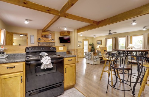 Sevierville Apartment | 10 Mi to Dollywood: Cozy Apt w/Shared Fire Pit