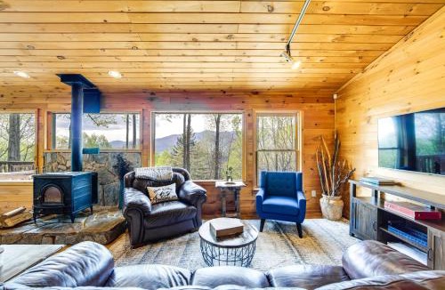 Balsam House | 10 Mi to Waynesville: Cabin w/Hot Tub & Mtn Views