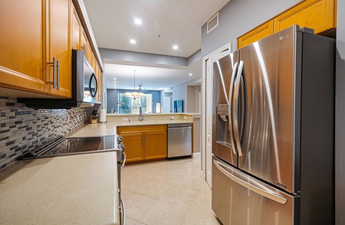 Iona Condo | 10 min away from FT. Myers Beach! Beautiful family sized condo.