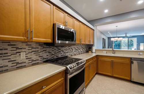 Iona Condo | 10 min away from FT. Myers Beach! Beautiful family sized condo.