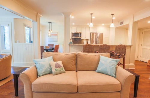 Kiawah Island Condo | 10 Min Walk To Beach Dog Friendly Renovated Villa With Custom, High End Finishes & Lagoon Views
