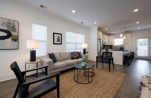 Charlotte Park Villa | 10 Mins To Broadway - Music City Modern Townhome
