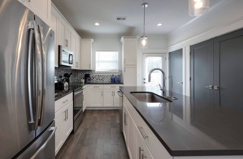 Charlotte Park Villa | 10 Mins To Broadway - Music City Modern Townhome
