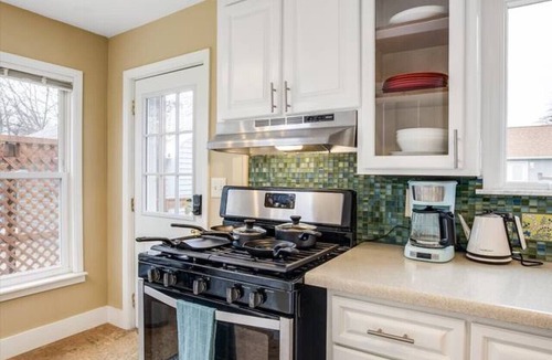 Ann Arbor Apartment | 10 Mins To The Big House/Sleeps Up To 10 Guests