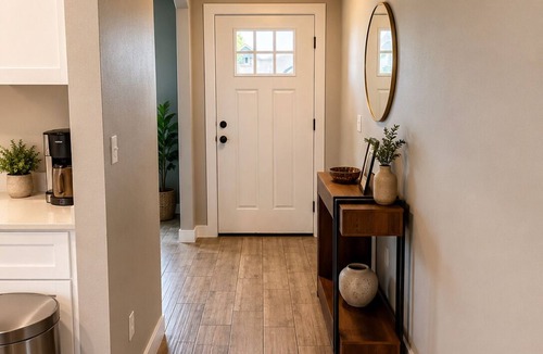 Broken Arrow House | 10 Sleeps, Spacious Family, Friends & Pet Condo, Near Rose Dist & Gathering PL