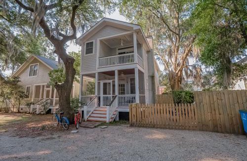 Uptown House | 1009 Calhoun Street