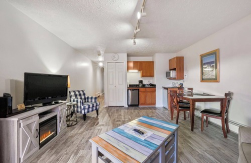 Charlevoix Condo | 105 Pointes North Inn | Downtown Charlevoix | Pool Access | Dog Friendly