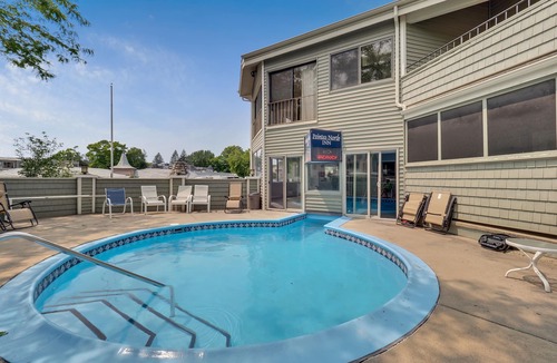 Charlevoix Condo | 105 Pointes North Inn | Downtown Charlevoix | Pool Access | Dog Friendly