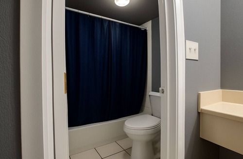 Jackson Apartment | 111 Gated 2 Queen Beds Hotel Room