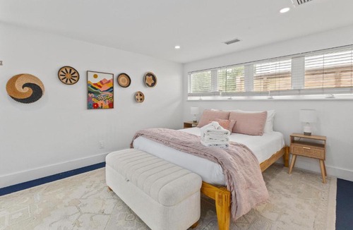 Old Village House | 1111 Simmons St - MTP
