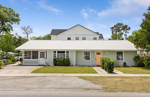 Old Village House | 1111 Simmons St - MTP