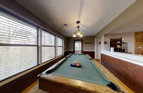Pigeon Forge Cabin | 114 m² Cabin ∙ 2 bedrooms ∙ 6 guests