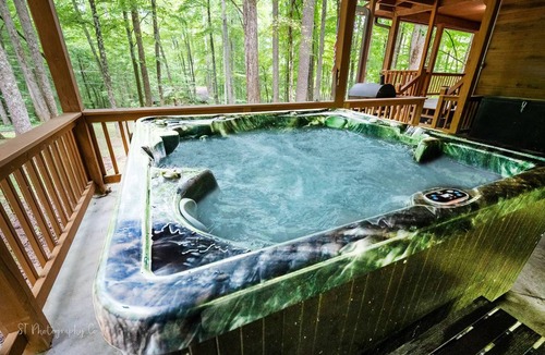 Wears Valley Cabin | 117 m² Cabin ∙ 2 bedrooms ∙ 8 guests