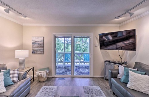 Royal House | 13 Mi to Hot Springs: Serene Royal Home w/Deck!
