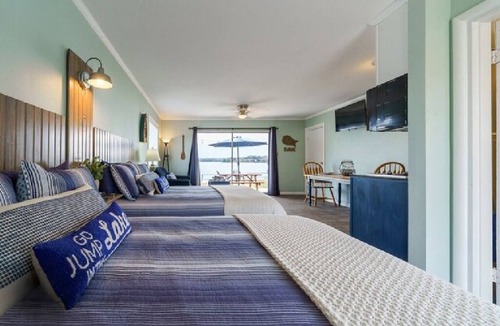 Hot Springs Hotel | #13 The Cove - Double Bed Room (pet-friendly)