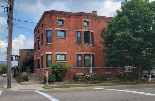 Vine Apartment | 131 Cedar 1 · Enchanting 2BR Haven | Downtown Kalamazoo Gem