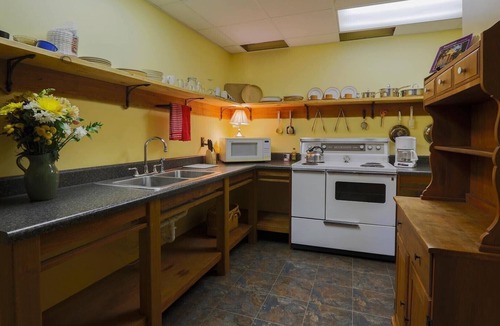 Barnardsville House | 14 mi to Asheville - convenience with privacy, 8 Acres, Hot Tub & Mtn Views