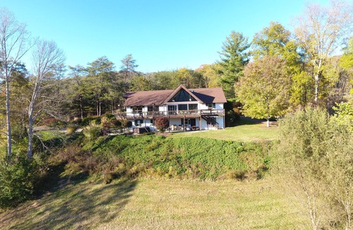 Barnardsville House | 14 mi to Asheville - convenience with privacy, 8 Acres, Hot Tub & Mtn Views