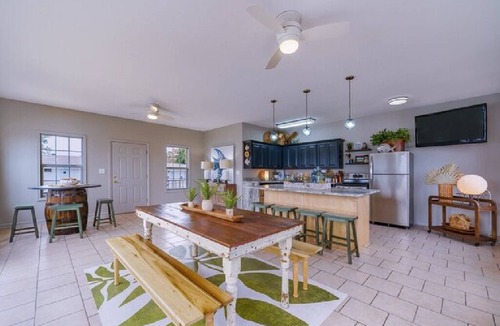 Hot Springs Hotel | #14 The Cove - King Room (pet-friendly)