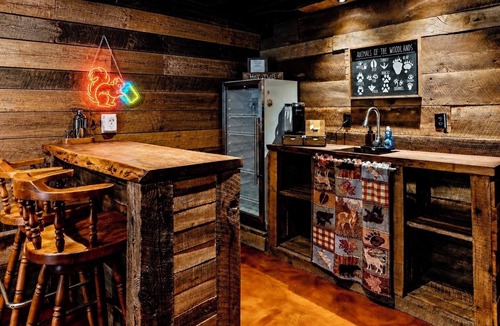 Georgetown Cabin | 15 min from Louisville KING Bed Spacious & Private 9 Person Luxury Hot tub