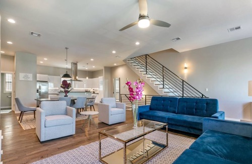 Mid-City House | 15% OFF Monthly | 10% OFF Weekly-4BR Townhouse in Bienville Villas