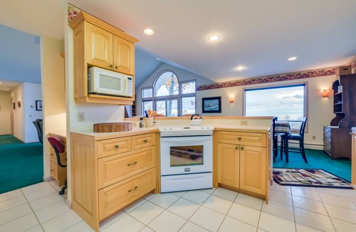 Good Hart House | 17 Mi to Skiing! Lake-View Michigan Home w/Deck