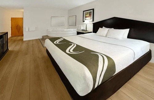 Fort Wayne Hotel | 1734 West Hotel