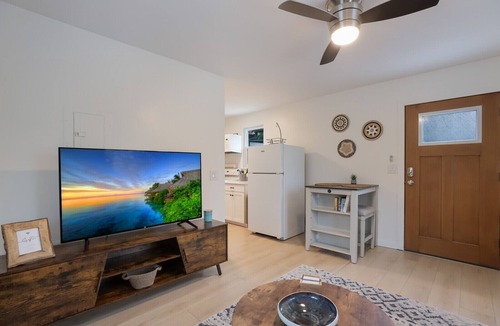 Laurel Park Cottage | 1767-Near Beaches-Downtown-Full Kitchen-Cozy