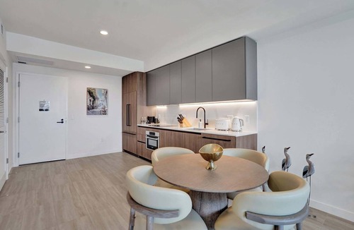 North Beach Condo | 17th-Floor 1BR | Views, Pool, Gym & Beach Access