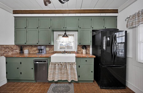 Elizabethtown Cabin | 1800s Historic Orchard Hill 3 bedroom cabin in Elizabethtown