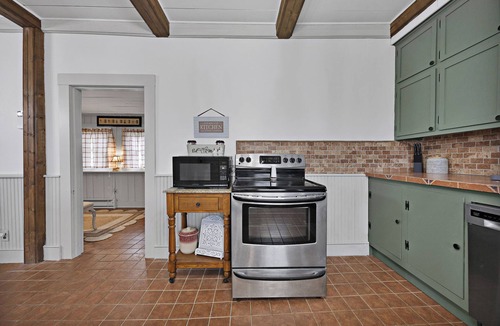 Elizabethtown Cabin | 1800s Historic Orchard Hill 3 bedroom cabin in Elizabethtown