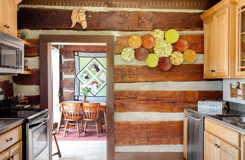 Fisherville Cabin | 1847 Log Home with modern comfort. Near Louisville & Bourbon Trail
