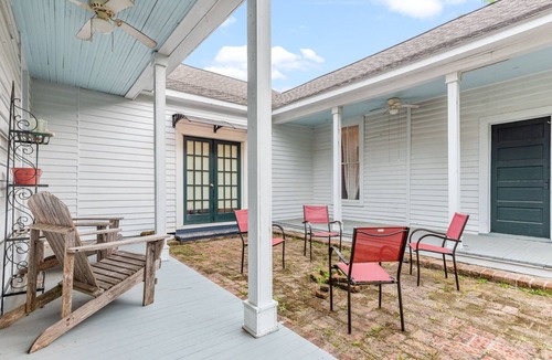 Natchez House | 1880's Cozy Cottage, close to Historical Downtown. Sleeps up to 6 3B3B-pets OK