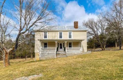Lexington House | 1880s Lexington Farmhouse: Sleeps 10, Close to VMI