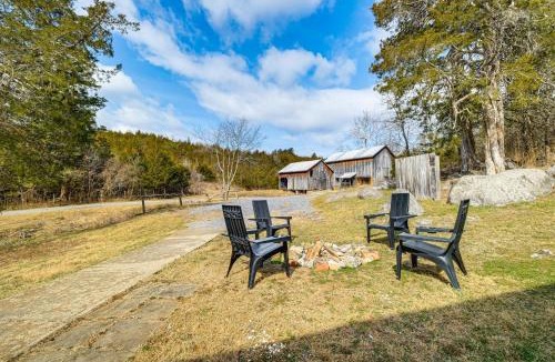 Lexington House | 1880s Lexington Farmhouse: Sleeps 10, Close to VMI