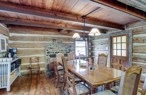 Lexington House | 1880s Lexington Farmhouse: Sleeps 10, Close to VMI