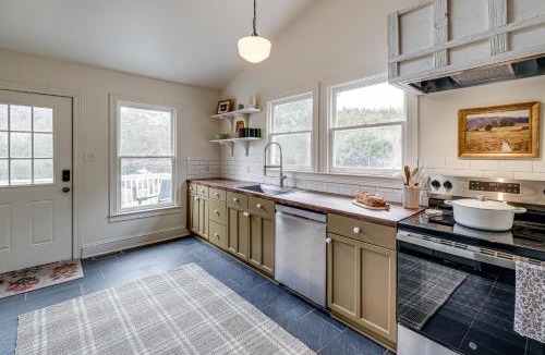 Lexington House | 1880s Lexington Farmhouse: Sleeps 10, Close to VMI