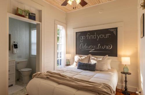 McArthur House | 1880s SchoolhouseHot TubFirepitHocking Hills