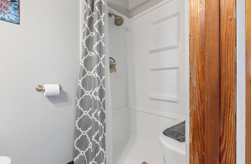 Diamond City Cabin | 1bed/1bath cabin with beautiful views of Bull Shoals Lake.