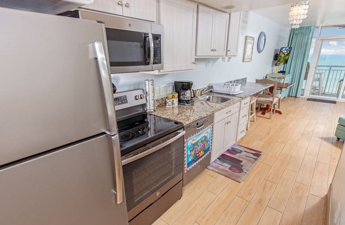 Myrtle Beach Condo | 1BR/1BA Oceanfront condo w/Kitchen & Balcony in Center of MB, #955